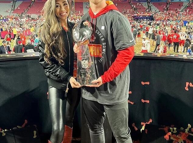 كانساس سيتي تشيفز يوقع مع لاعب وسط بافالو بيلز بعد إصابة باتريك ماهومز وغاردنر مينشيو