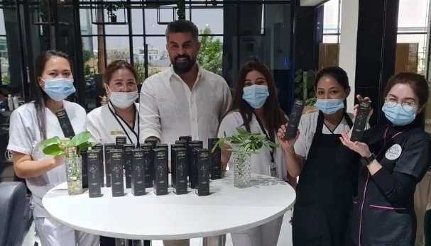 خبير الشعر أحمد سليمان يزور صالون شادن بمدينة حائل إطلاق منتج أوكسي موس في أكبر مركز تجميل بالمنطقة 2 1757116766a0ac84b689