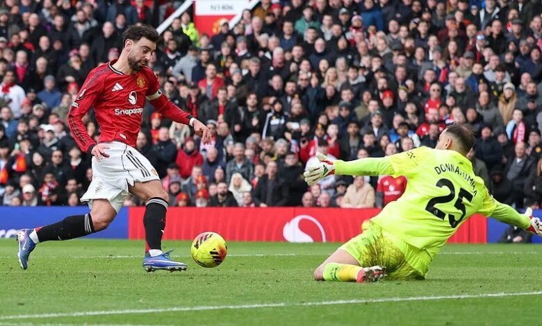 مانشستر يونايتد ضد مانشستر سيتي الدوري الإنجليزي الممتاز لايف آخر النتائج وأخبار الفريق والتحديثات حيث يتولى مايكل كاريك مسؤولية أول مباراة في الدوري في مباراة ديربي ضخمة