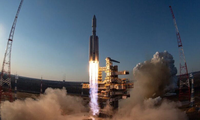 مانتوروف يتحدث لبوتين عن إنجاز عسكري فضائي غير مسبوق